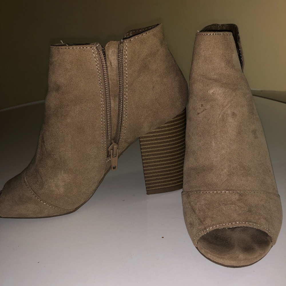 Suede tan booties with side zipper